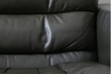 中古　美品　デセデ(de Sede)　グレー色　本革レザー　シンプルモダンなフォルムが格好良い1人掛けレザーソファ(定価約60万円)(アームチェア、一人掛けソファ)(R-057519)