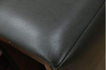 中古　美品　デセデ(de Sede)　グレー色　本革レザー　シンプルモダンなフォルムが格好良い1人掛けレザーソファ(定価約60万円)(アームチェア、一人掛けソファ)(R-057519)
