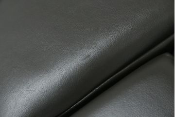 中古　美品　デセデ(de Sede)　グレー色　本革レザー　シンプルモダンなフォルムが格好良い1人掛けレザーソファ(定価約60万円)(アームチェア、一人掛けソファ)(R-057519)