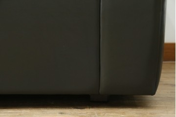 中古　美品　デセデ(de Sede)　グレー色　本革レザー　シンプルモダンなフォルムが格好良い1人掛けレザーソファ　定価約60万円　(R-057520)