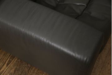中古　美品　デセデ(de Sede)　グレー色　本革レザー　シンプルモダンなフォルムが格好良い1人掛けレザーソファ(定価約60万円)(アームチェア、一人掛けソファ)(R-057520)