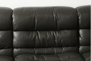 中古　美品　デセデ(de Sede)　グレー色　本革レザー　シンプルモダンなフォルムが格好良い3人掛けレザーソファ(三人掛けソファ、3P)(R-057521)