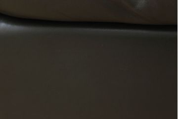 中古　美品　デセデ(de Sede)　グレー色　本革レザー　シンプルモダンなフォルムが格好良い3人掛けレザーソファ(三人掛けソファ、3P)(R-057521)