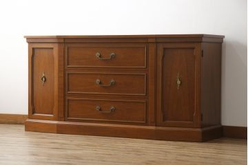 中古　美品　DREXEL HERITAGE(ドレクセルヘリテイジ)　Triune(トライユン)　品のある佇まいのサイドボード(サイドキャビネット、リビングボード、サイドチェスト、引き出し)(R-057522)