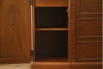中古　美品　DREXEL HERITAGE(ドレクセルヘリテイジ)　Triune(トライユン)　品のある佇まいのサイドボード(サイドキャビネット、リビングボード、サイドチェスト、引き出し)(R-057522)