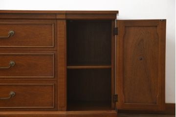 中古　美品　DREXEL HERITAGE(ドレクセルヘリテイジ)　Triune(トライユン)　品のある佇まいのサイドボード(サイドキャビネット、リビングボード、サイドチェスト、引き出し)(R-057522)