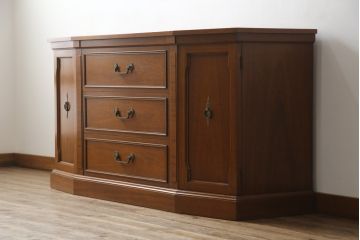 中古　美品　DREXEL HERITAGE(ドレクセルヘリテイジ)　Triune(トライユン)　品のある佇まいのサイドボード(サイドキャビネット、リビングボード、サイドチェスト、引き出し)(R-057522)