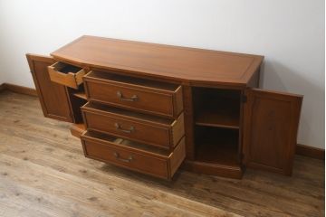 中古　美品　DREXEL HERITAGE(ドレクセルヘリテイジ)　Triune(トライユン)　品のある佇まいのサイドボード(サイドキャビネット、リビングボード、サイドチェスト、引き出し)(R-057522)