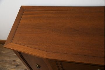 中古　美品　DREXEL HERITAGE(ドレクセルヘリテイジ)　Triune(トライユン)　品のある佇まいのサイドボード(サイドキャビネット、リビングボード、サイドチェスト、引き出し)(R-057522)