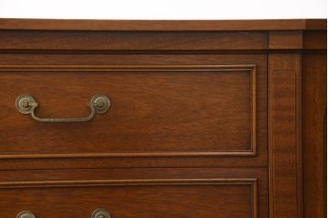 中古　美品　DREXEL HERITAGE(ドレクセルヘリテイジ)　Triune(トライユン)　品のある佇まいのサイドボード(サイドキャビネット、リビングボード、サイドチェスト、引き出し)(R-057522)