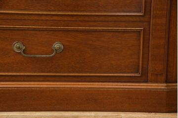 中古　美品　DREXEL HERITAGE(ドレクセルヘリテイジ)　Triune(トライユン)　品のある佇まいのサイドボード(サイドキャビネット、リビングボード、サイドチェスト、引き出し)(R-057522)