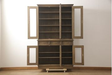 中古　美品　神戸洋家具　永田良介商店　クラシカルで品のある佇まいが美しい食器棚(戸棚、収納棚、飾り棚、キャビネット)(R-057524)