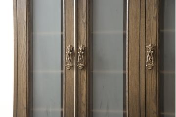 中古　美品　神戸洋家具　永田良介商店　クラシカルで品のある佇まいが美しい食器棚(戸棚、収納棚、飾り棚、キャビネット)(R-057524)