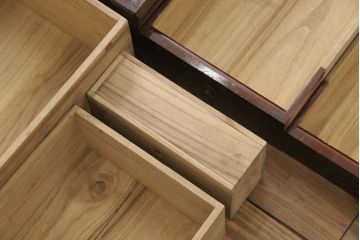 和製アンティーク　総桐材　和の風格漂う黒漆塗りが魅力の庄内箪笥(時代箪笥、和たんす、収納箪笥、引き出し)(R-057526)