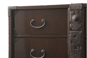 和製アンティーク　総桐材　和の風格漂う黒漆塗りが魅力の庄内箪笥(時代箪笥、和たんす、収納箪笥、引き出し)(R-057526)