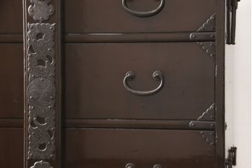 和製アンティーク　総桐材　和の風格漂う黒漆塗りが魅力の庄内箪笥(時代箪笥、和たんす、収納箪笥、引き出し)(R-057526)