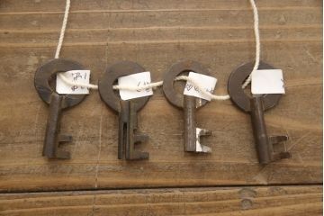 和製アンティーク　総桐材　和の風格漂う黒漆塗りが魅力の庄内箪笥(時代箪笥、和たんす、収納箪笥、引き出し)(R-057526)