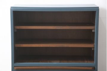 和製アンティーク　ネイビーカラーのペイントがお洒落!空間のアクセントになる作業台付き食器棚(キャビネット、収納棚、戸棚)(R-057527)