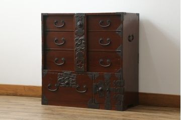 和製アンティーク　杉材　漆塗り　和モダンなお部屋づくりにオススメの庄内小箪笥(時代箪笥、和たんす、収納箪笥、引き出し)(R-057528)