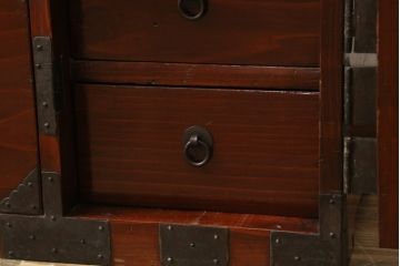 和製アンティーク　杉材　漆塗り　和モダンなお部屋づくりにオススメの庄内小箪笥(時代箪笥、和たんす、収納箪笥、引き出し)(R-057528)