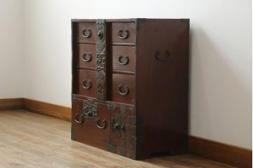和製アンティーク　杉材　漆塗り　和モダンなお部屋づくりにオススメの庄内小箪笥(時代箪笥、和たんす、収納箪笥、引き出し)(R-057528)
