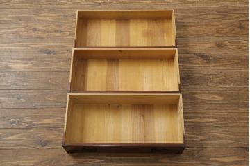 和製アンティーク　杉材　漆塗り　和モダンなお部屋づくりにオススメの庄内小箪笥(時代箪笥、和たんす、収納箪笥、引き出し)(R-057528)