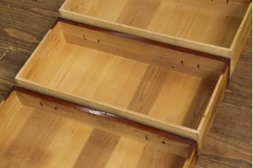 和製アンティーク　杉材　漆塗り　和モダンなお部屋づくりにオススメの庄内小箪笥(時代箪笥、和たんす、収納箪笥、引き出し)(R-057528)