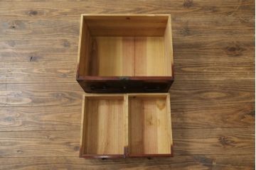 和製アンティーク　杉材　漆塗り　和モダンなお部屋づくりにオススメの庄内小箪笥(時代箪笥、和たんす、収納箪笥、引き出し)(R-057528)