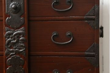 和製アンティーク　杉材　漆塗り　和モダンなお部屋づくりにオススメの庄内小箪笥(時代箪笥、和たんす、収納箪笥、引き出し)(R-057528)