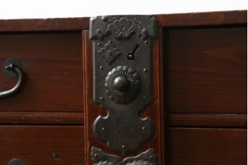 和製アンティーク　杉材　漆塗り　和モダンなお部屋づくりにオススメの庄内小箪笥(時代箪笥、和たんす、収納箪笥、引き出し)(R-057528)