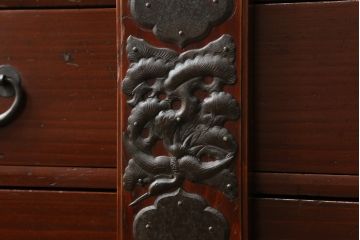 和製アンティーク　杉材　漆塗り　和モダンなお部屋づくりにオススメの庄内小箪笥(時代箪笥、和たんす、収納箪笥、引き出し)(R-057528)