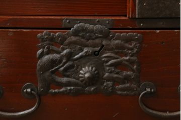 和製アンティーク　杉材　漆塗り　和モダンなお部屋づくりにオススメの庄内小箪笥(時代箪笥、和たんす、収納箪笥、引き出し)(R-057528)