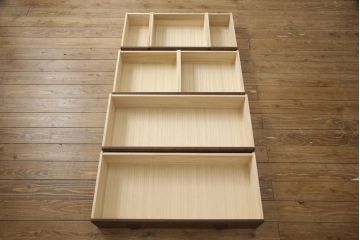 中古　美品　インテリアえぞ(EZO)製　クラシカルな雰囲気ただようチェスト(引き出し、洋服タンス、衣装タンス)(R-057529)