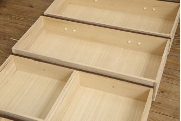 中古　美品　インテリアえぞ(EZO)製　クラシカルな雰囲気ただようチェスト(引き出し、洋服タンス、衣装タンス)(R-057529)
