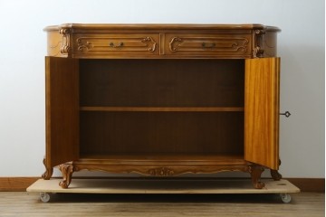 中古　美品　六本木アピス(APIS)取り扱い　イタリア最高級家具　気品あふれる象嵌入りサイドボード　定価約80万円　(R-057530)
