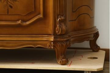 中古　美品　六本木アピス(APIS)取り扱い　イタリア最高級家具　気品あふれる象嵌入りサイドボード　定価約80万円　(R-057530)