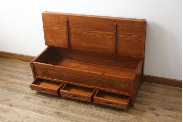 中古　美品　ニレ材　たっぷり収納スペース付きで使い勝手抜群の2人掛けベンチ(二人掛けベンチ、長椅子、板座)(R-057538)