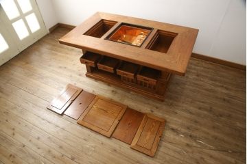 中古　美品　ニレ材　木の温もりを存分に感じられる囲炉裏テーブル(ダイニングテーブル、木製火鉢)(R-057539)