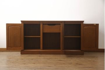 中古　美品　DREXEL HERITAGE(ドレクセルヘリテイジ)　Triune(トライユン)　クラシカルな佇まいのサイドボード(定価約54万円)(キャビネット、リビングボード)(R-057540)