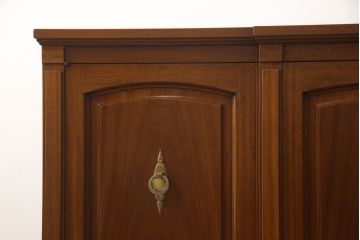 中古　美品　DREXEL HERITAGE(ドレクセルヘリテイジ)　Triune(トライユン)　クラシカルな佇まいのサイドボード(定価約54万円)(キャビネット、リビングボード)(R-057540)