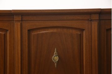 中古　美品　DREXEL HERITAGE(ドレクセルヘリテイジ)　Triune(トライユン)　クラシカルな佇まいのサイドボード(定価約54万円)(キャビネット、リビングボード)(R-057540)