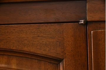 中古　美品　DREXEL HERITAGE(ドレクセルヘリテイジ)　Triune(トライユン)　クラシカルな佇まいのサイドボード(定価約54万円)(キャビネット、リビングボード)(R-057540)