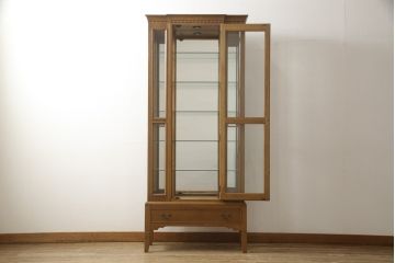 中古　超美品　旭川家具　加藤木工　OAK　ブルックス　エレガントな佇まいが美しいキュリオケース(定価約38万円)(キャビネット、ガラスケース、飾り棚)(R-057545)