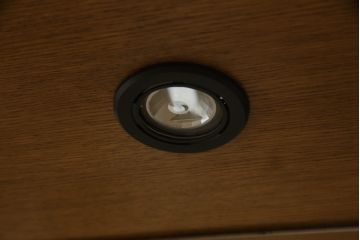 中古　超美品　旭川家具　加藤木工　OAK　ブルックス　エレガントな佇まいが美しいキュリオケース(定価約38万円)(キャビネット、ガラスケース、飾り棚)(R-057545)