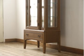 中古　超美品　旭川家具　加藤木工　OAK　ブルックス　エレガントな佇まいが美しいキュリオケース(定価約38万円)(キャビネット、ガラスケース、飾り棚)(R-057545)