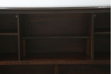 中古　松本民芸家具　和モダンなデザインが雰囲気を盛り立てるC型サイドボード(食器棚、キャビネット、収納棚、戸棚)(定価約84万円)(R-057546)
