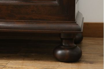 中古　松本民芸家具　和モダンなデザインが雰囲気を盛り立てるC型サイドボード(食器棚、キャビネット、収納棚、戸棚)(定価約84万円)(R-057546)