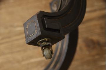 最高級　イタリアアンティーク　真鍮装飾の素晴らしい大理石サイドテーブル(センターテーブル、オケージョナルテーブル、ラウンドテーブル)(R-057549)