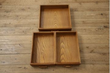 中古　最高級!指物工芸家具　駿河工芸　総欅(ケヤキ)無垢材　品を感じさせる佇まいが魅力的な文机(座机、ローテーブル、センターテーブル)(R-057550)