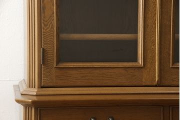 中古　超美品　北海道旭川 近藤工芸　Solid Furniture OAK (ソリッドファニチャー オーク)　品のあるデザインが魅力的なキャビネット(定価約39万円)(収納棚、戸棚、食器棚)(R-057562)